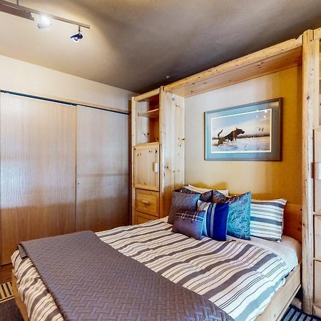 Tastefully-Updated, Classic Tahoe Family Home Truckee Extérieur photo