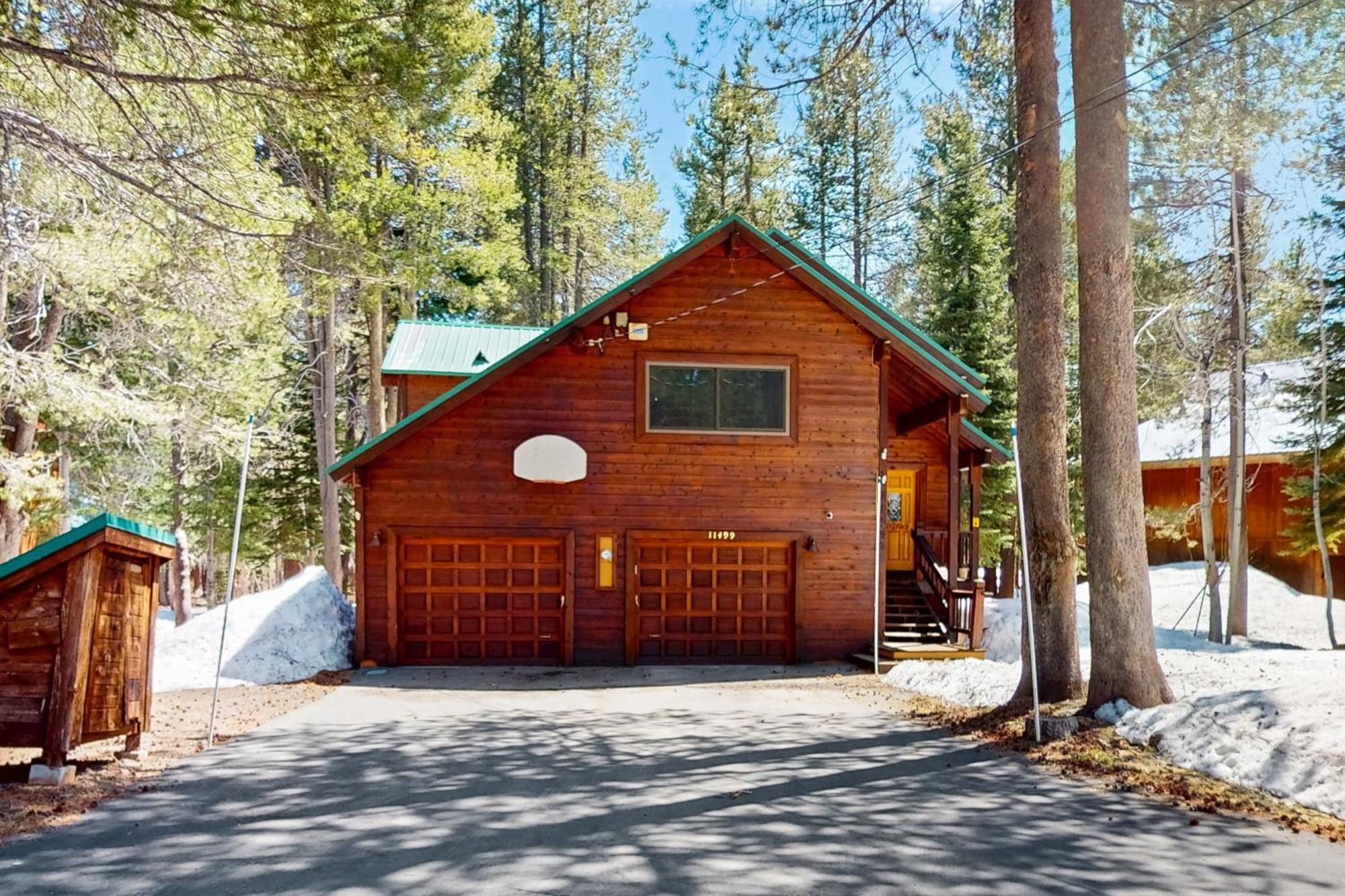 Tastefully-Updated, Classic Tahoe Family Home Truckee Extérieur photo